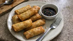 Rollitos tailandeses de verduras con fideos de soja: dorados en sartén u horno