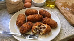 Croquetas de ternera guisada: cremosas por dentro y crujientes por fuera