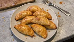 Empanadillas de atún al horno: crujientes por fuera y jugosas por dentro