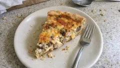 Quiche de pollo y champiñones con cheddar: base crujiente y relleno muy cremoso
