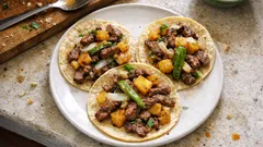 Tacos de bistec con patatas: cena fácil en sartén con un toque de chile