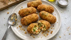 Croquetas veganas de verduras con curry y piñones: crujientes y cremosas