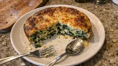 Pastel de espinacas y queso sin base: jugoso, fácil y perfecto para cenar