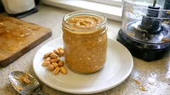 Crema de cacahuete casera sin azúcar: lista en 10 minutos y con 1 solo ingrediente