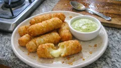 Tequeños venezolanos de queso: masa elástica y fritura crujiente, paso a paso
