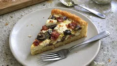 Quiche de bacon y queso de cabra con base de yuca: fácil y sin gluten
