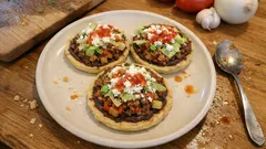 Sopes de picadillo caseros: masa tierna, bordes crujientes y montaje paso a paso