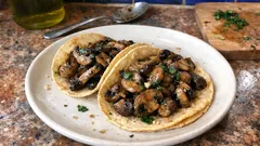 Tacos de setas al limón y ajo: jugosos, aromáticos y listos en 20 minutos