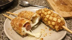 Banderillas coreanas caseras: crujientes por fuera y con queso fundente por dentro