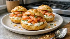 Profiteroles salados de salmón y queso crema: crujientes y perfectos para invitados