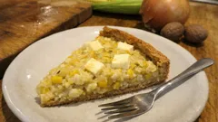 Tarta de humita fácil: maíz cremoso, cebolla caramelizada y masa integral