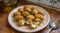 Aceitunas rebozadas con queso al horno: crujientes por fuera y cremosas por dentro