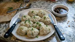 Dumplings de pollo y verduras al vapor: fáciles con masa wonton y salsa casera