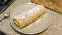 Masa de pionono casera: la plancha de bizcocho que se enrolla sin agrietarse