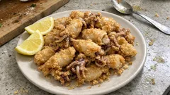 Chipirones a la andaluza en casa: crujientes y nada aceitosos con harina de garbanzo