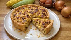 Tarta salada de maíz y cebolla: cremosa por dentro y crujiente por fuera