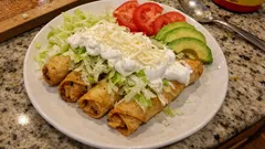 Flautas de pollo y queso crujientes: el paso a paso para que no se abran al freír