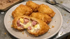 Jamón con chorreras: saquitos de jamón y queso en tempura de cerveza, bien crujientes