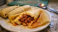 Tamales rojos caseros al vapor: masa esponjosa y relleno jugoso paso a paso