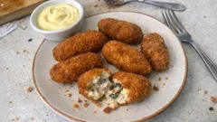 Croquetas de mejillones cremosas y crujientes: el toque marinero que apetece siempre