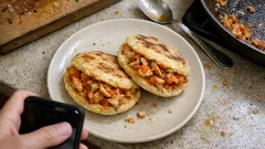 Bocoles huastecos rellenos de pollo a la mexicana: dorados por fuera y tiernos por dentro