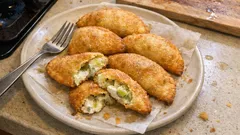 Empanadillas de puerro, nata y queso: doradas por fuera, cremosas por dentro