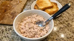 Paté de atún con queso crema light: un untable rápido para tostadas y canapés