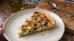 Quiche de puerros y champiñones: cremosa por dentro y con base bien crujiente