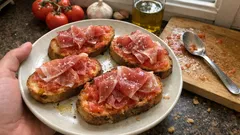 Pan con tomate y jamón serrano: el truco para que quede como en el bar