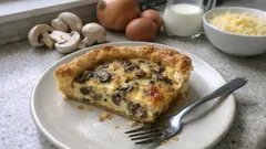Quiche de champiñones fácil: cremosa por dentro y dorada por arriba