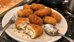 Croquetas de pollo de la abuela: bechamel fina y rebozado crujiente, paso a paso