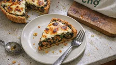 Tarta salada de acelga y carne: jugosa, fácil y perfecta para dejar hecha