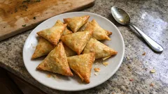 Samosas de verduras con pasta filo: crujientes y fáciles, al horno o fritas