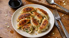 Gyozas de cerdo y repollo: doradas por fuera y jugosas por dentro, paso a paso