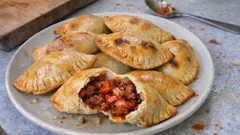 Empanadas de chorizo al horno: jugosas por dentro y crujientes por fuera