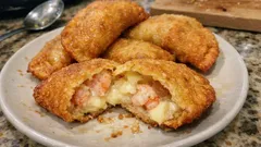 Empanadas de gambas y queso: masa crujiente y relleno fundente, paso a paso