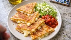 Quesadillas fritas caseras: la masa de maíz que queda crujiente y no se abre al freír